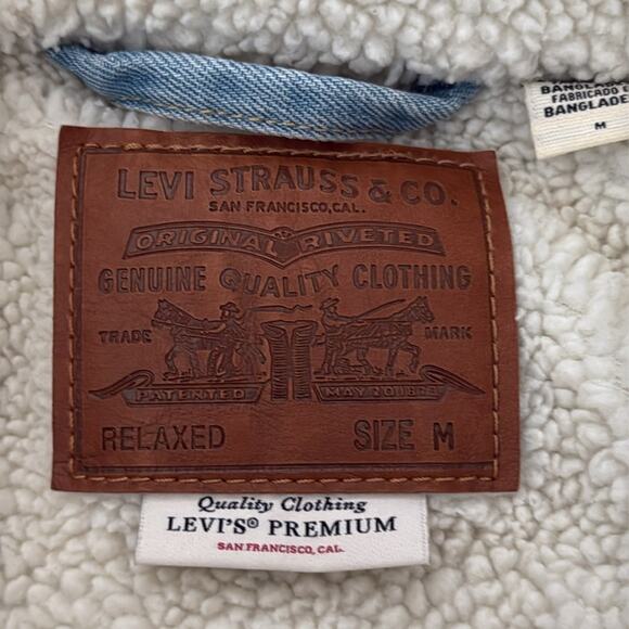 Levi’s Light Wash Denim Snap Up Faux Sherpa Lined Trucker Jacket - Picture 3 of 4